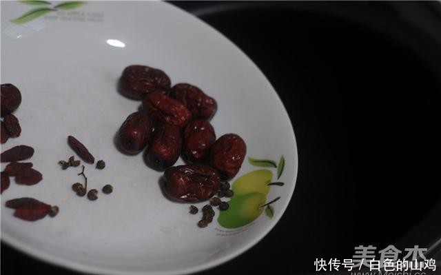 补气血|红枣与此物一起煮，补气血养容颜，皱纹消失，头发慢慢变乌黑亮丽