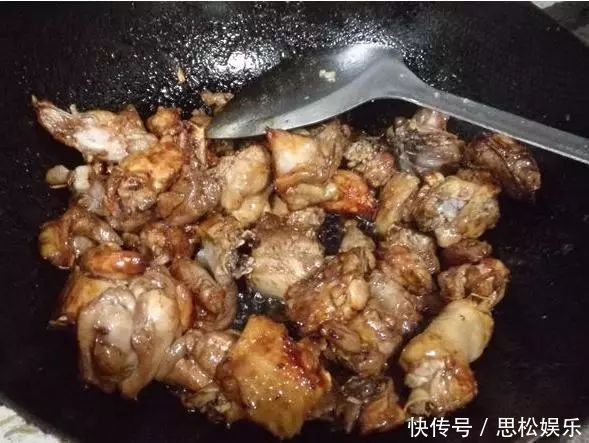 炒鸡块|73岁奶奶炒鸡肉,不用水不用料,只需这样做,肉质香软入味!