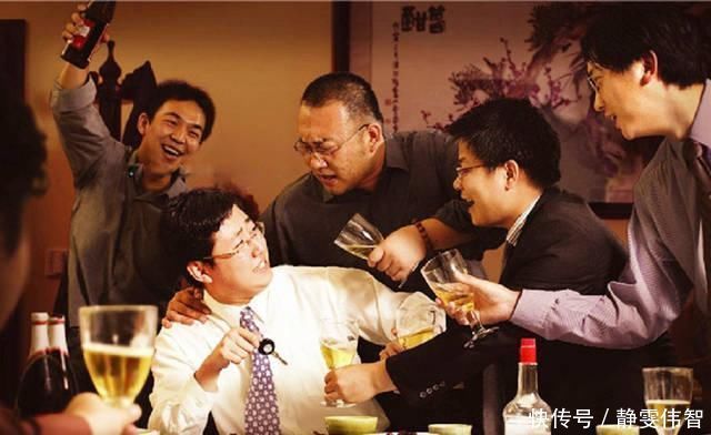 俗语“有茶有酒多兄弟”,下半句才是忠告,可惜好多人不知道