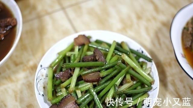 炒豌豆|6口人的晚餐，8道菜花费不到150元，网友：羡慕四线城市的生活