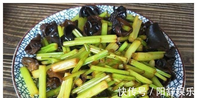 立秋后,遇到此菜我从不手软,简单一炒就很香,低热量不长肉