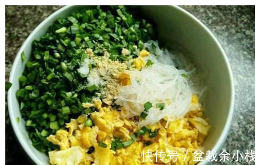 想吃韭菜盒子不用买,教你在家懒人做法,8分钟做好,比买的好吃