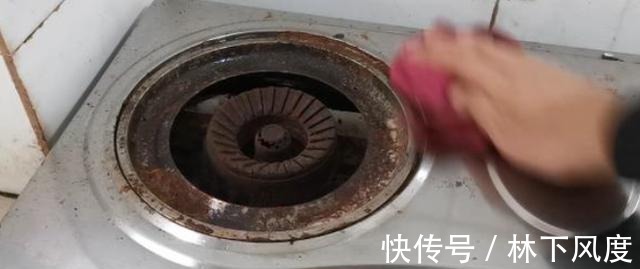 油污|白醋和洗衣液混合真厉害,解决了家家户户的难题,回家试试