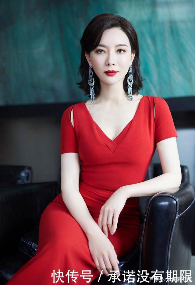 空气卷|女人过了50岁就放弃黑长直吧!试试今年流行的这4种发型,更减龄