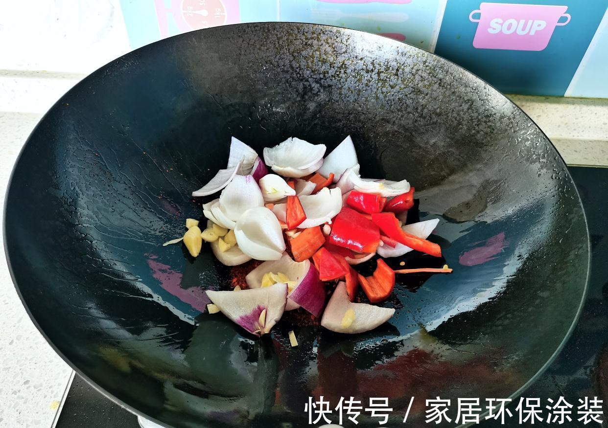 两人午饭,两菜一汤,都是自己爱吃的,最简单的幸福