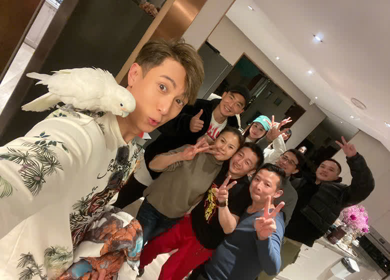 鄒市明吳尊劉畊宏等家庭聚會 網(wǎng)友直呼重現(xiàn)爸爸去哪兒