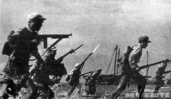 中将|解方被授予开国少将,彭老总说:那我就只能当个中将了