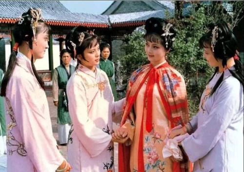 薛宝钗|红楼梦中林黛玉的病，为什么一直不好？秘密竟在薛宝钗的冷香丸里