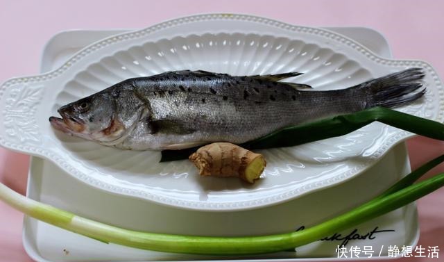鱼不论怎么蒸都发腥牢记这2点,不腥肉嫩还很鲜