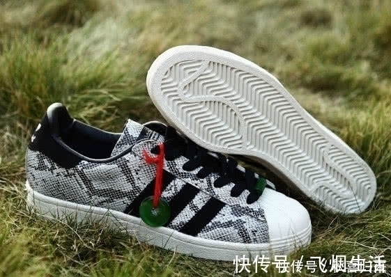 阿迪达斯 美国有个牌子叫AJ,德国有个牌子叫三叶草,中国有个牌子叫……