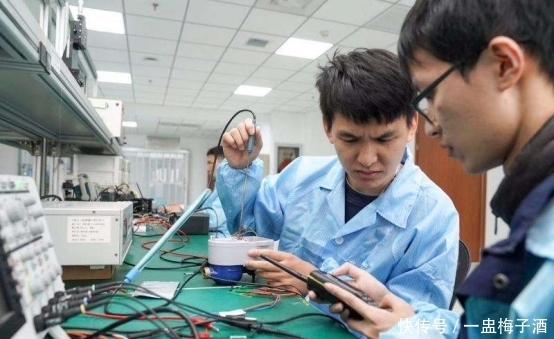 发展|比尔盖茨预言成真!中国芯片即将崛起,总投资超过1000亿元