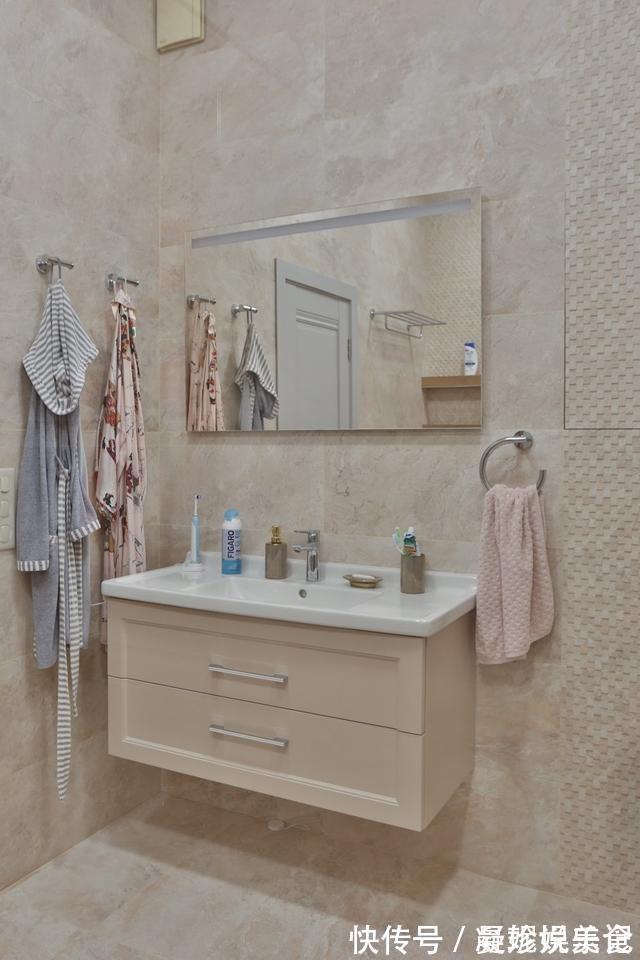 墙面|130平各个空间几乎空无杂物,我是没看出来,屋主一家已住10年