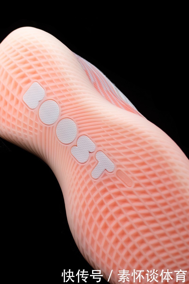 renatural 顶级缓震!颜值新巅峰!adidas憋了一年的大招悄悄登场
