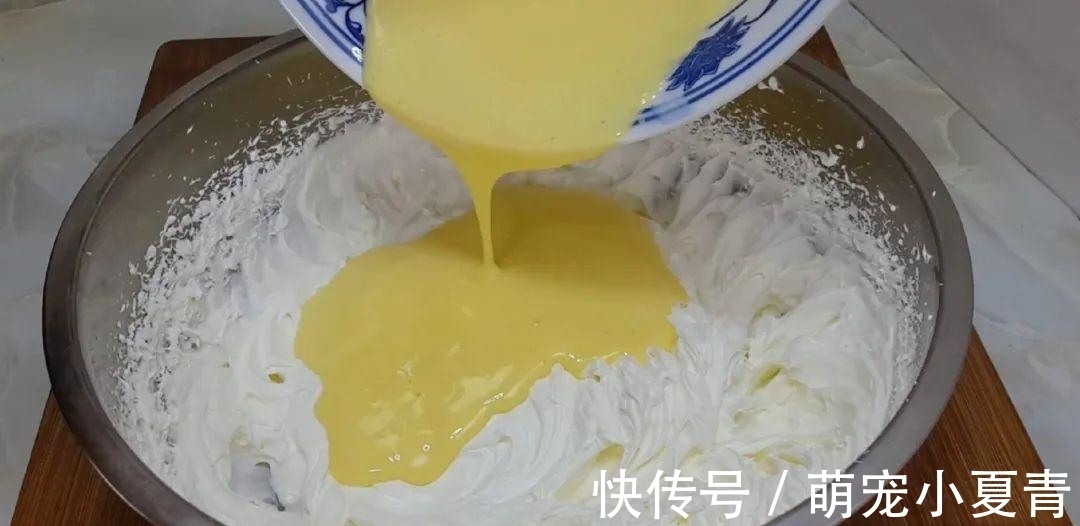 4个鸡蛋,1袋牛奶,冰箱里一放,做出特色雪花,吃过就念念不忘