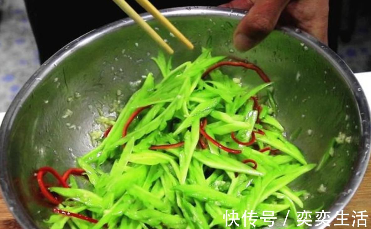 焯水|凉拌苦瓜要不要焯水?很多人搞错,只需1步,苦瓜清脆好吃不发苦