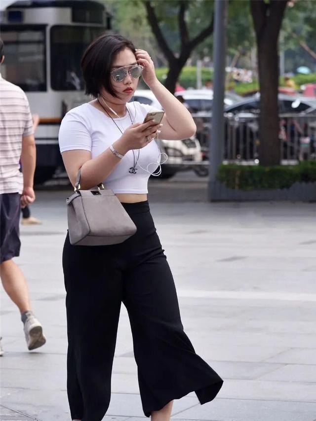 可爱 时尚耐穿的瑜伽裤穿搭尽显可爱淑女风,想说不爱它都难,别出心裁