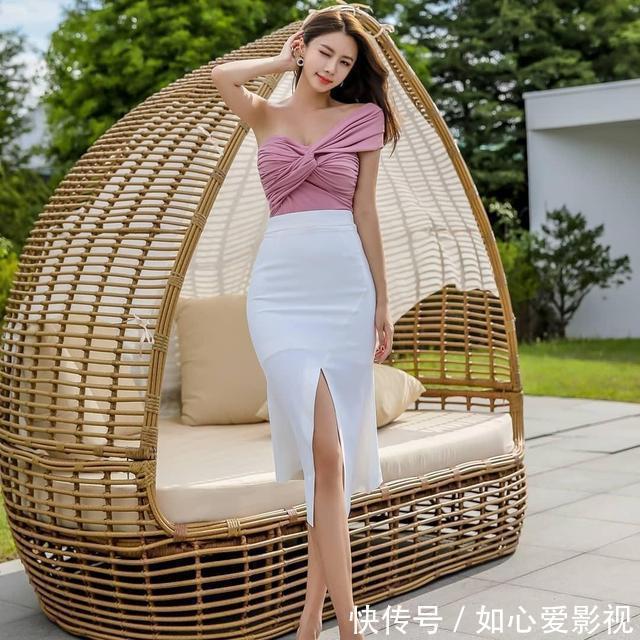 这些穿开叉裙的女人真会穿，穿得越简单越时髦，用力打扮不如简单