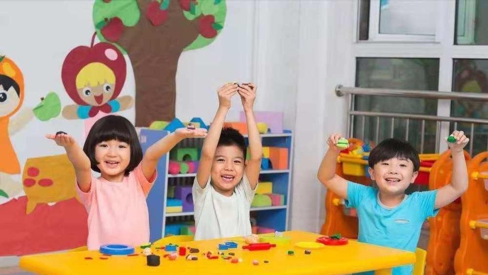 分泌量|幼儿园老师晒孩子“吃午饭”,细心家长察觉不对劲,怒斥:过分