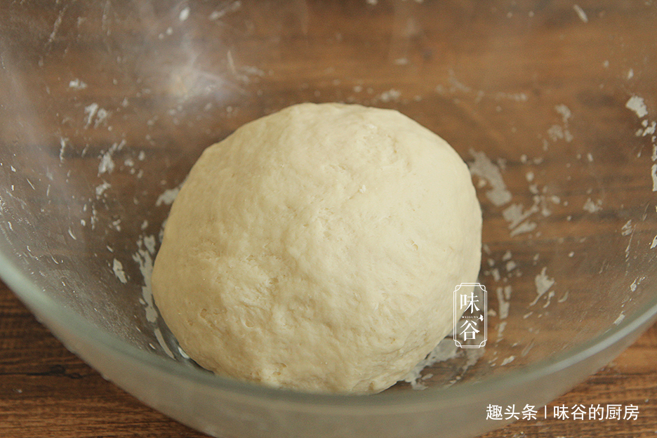 蒸馒头时加紫薯，好吃不腻，营养又低脂，隔三差五吃，肠胃更健康