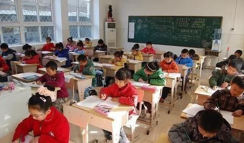 期末考试|儿子期末考试得了第一名,宝妈砸开存钱罐给奖励,一锤下去却懵了