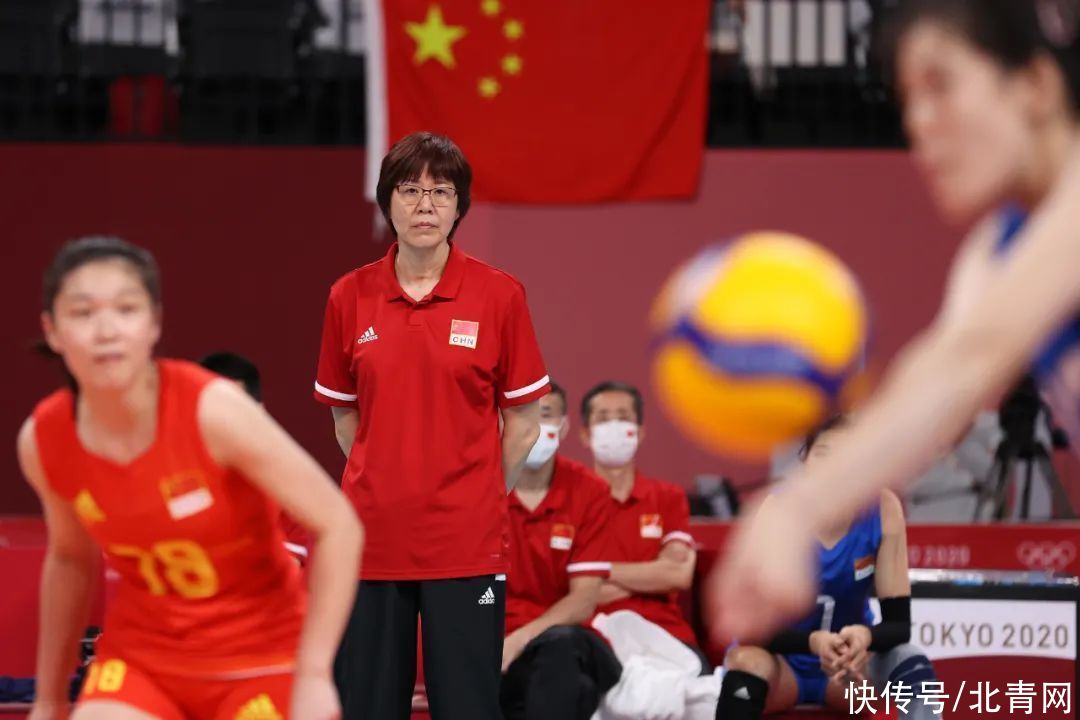 姑娘们|郎平谢幕！中国女排姑娘们哭成一片，网友：等你们从头再来