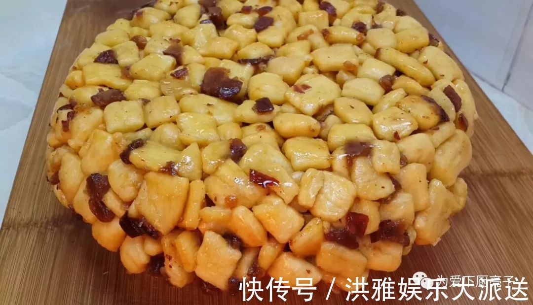 红枣|5个鸡蛋，1斤面粉，锅里一炒，做出创意小零食，比蛋糕好吃十倍