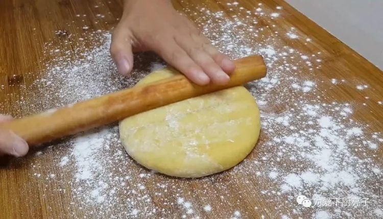 我家油条从来不发面，切一切锅里一炸，松软又香甜，越嚼越舒服