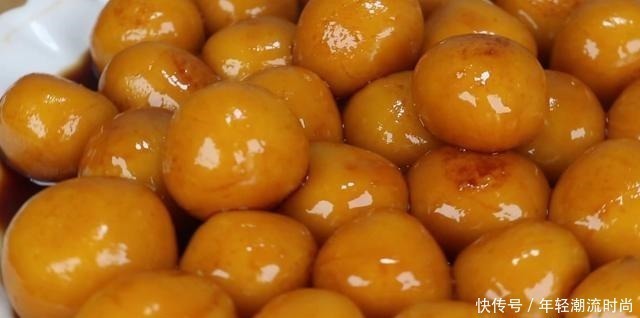 南瓜别做南瓜饼了,教你个神奇做法,简单又美味,给肉都不换