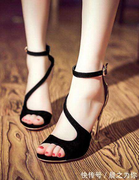 夏日 搭配一双美丽的高跟鞋,小女生都能走出女王风采