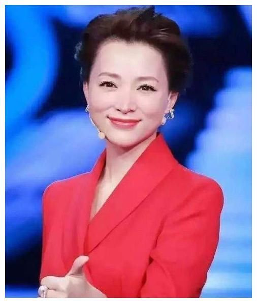 从央视一姐慢慢淡出央视,董卿开启生活模式,被老公宠成公主