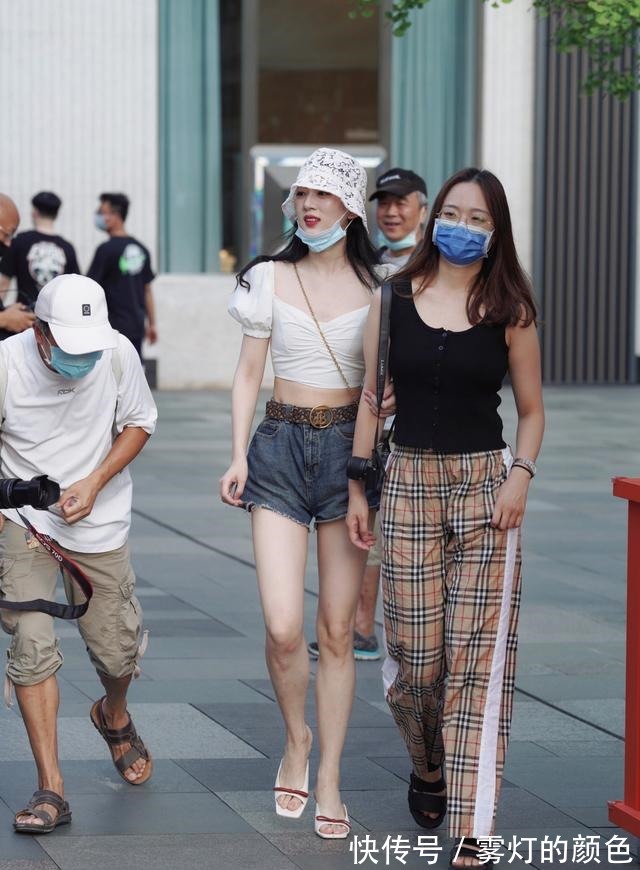 穿着打扮 个子高挑的瘦女孩，在穿着打扮上，有时候更容易穿出高级感