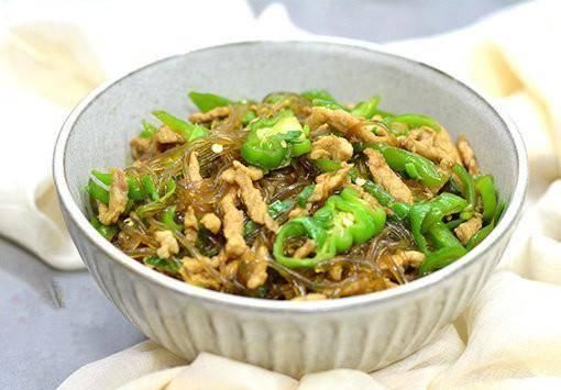 用辣椒和粉条一起炒,彻底颠覆了你对粉条的理解