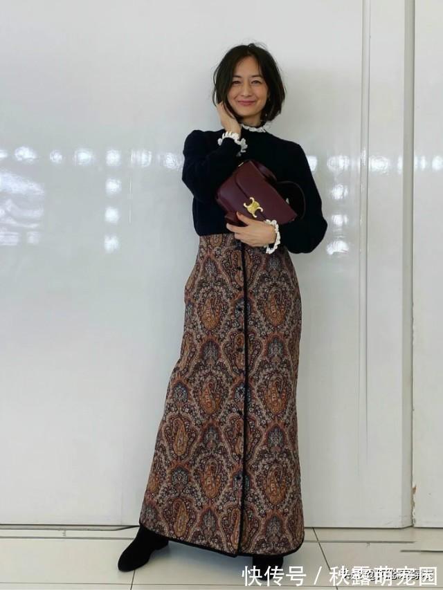 配饰 女人到了50岁别瞎穿,今年流行的“精简风”,照着穿时髦又减龄