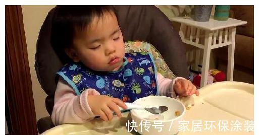 幼儿园|幼儿园女童因积食险些肠坏死,医生劝告:餐桌4上这样少给娃吃