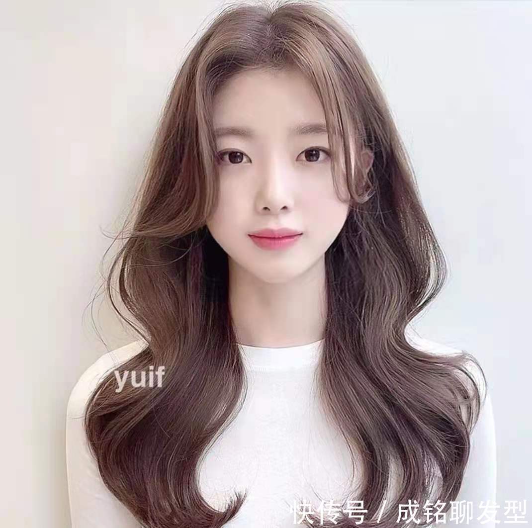 短发|2021年流行发型来了,准备做发型了解一下,直发卷发时髦色都有