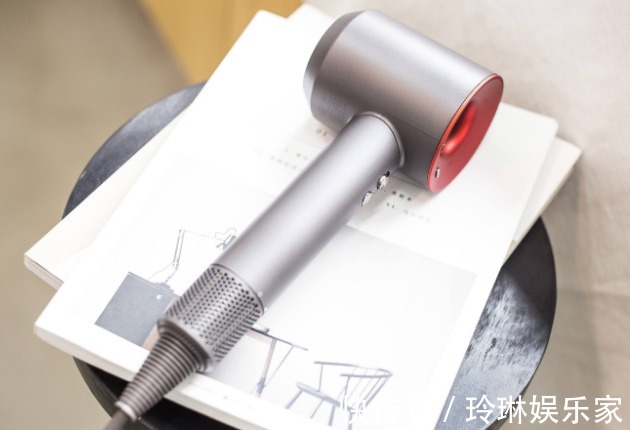 涂抹|玻璃贴纸好看难清理教你4个妙招清理玻璃贴纸，粘胶再紧轻松除