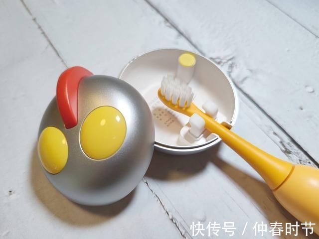 咸蛋超人|孩子排斥刷牙的原因?种草两款儿童电动牙刷,让孩子爱上刷牙