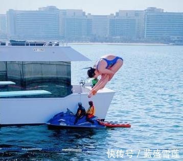 剪刀手|可爱!全红婵阿布扎比同框美国队一姐,对方学她比经典剪刀手!