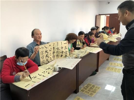  精神|公平社区举办老年书法培训班 满足居民精神文化需求