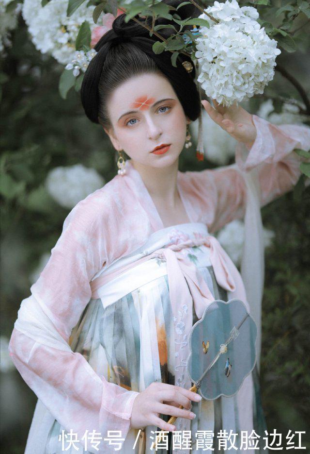 本以为外国人穿汉服会很“丑”,看完照片之后,才知道是我错了