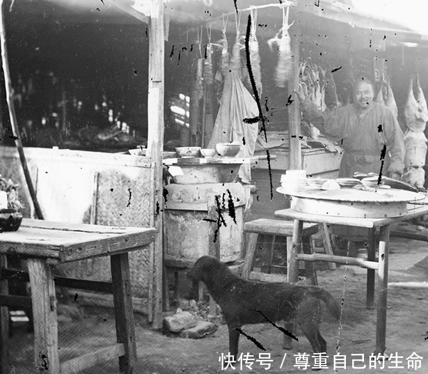 黑狗|老照片:清朝街头真实抓拍!偷吃肉的小黑狗,大街上的活人塔!