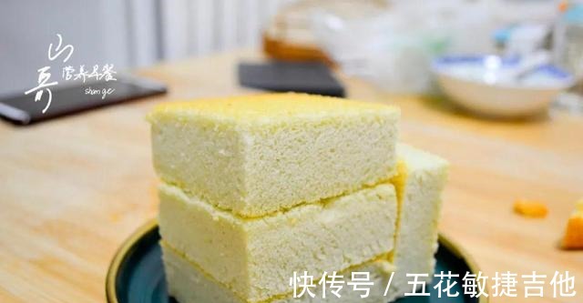 白醋|烘焙新手也能1遍成功的简易版抹茶蛋糕，步骤详细，做法超级简单！