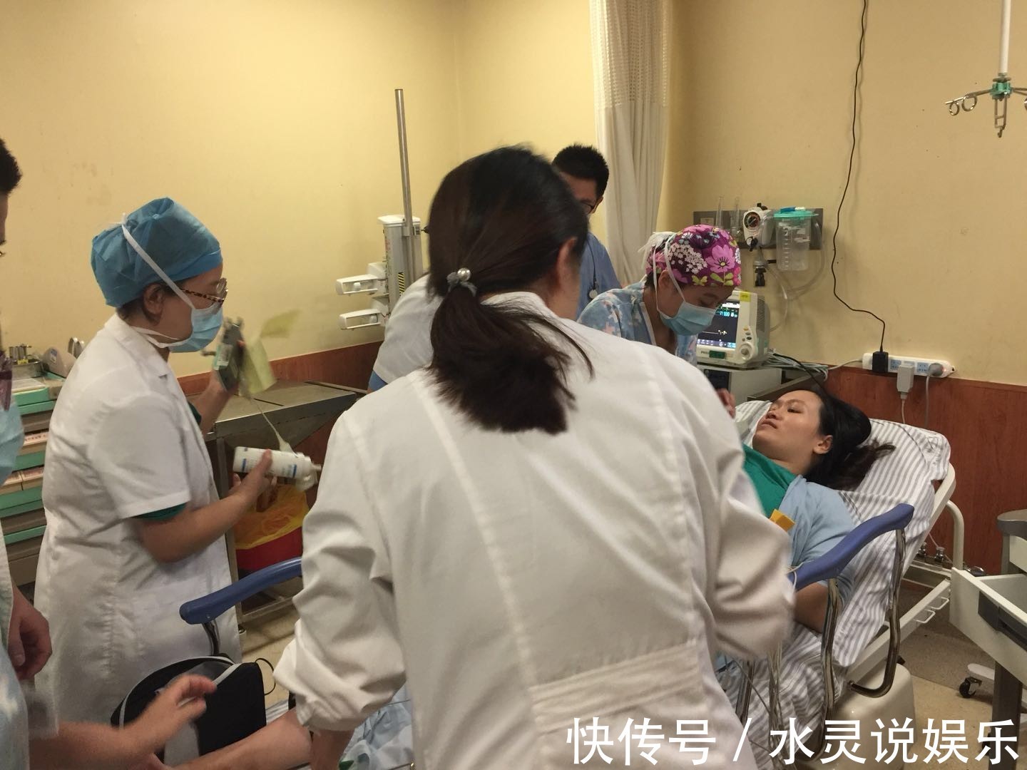 医生|生孩子没“尊严”25岁产妇深夜控诉脱裤子只是开始