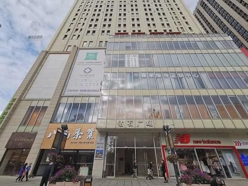 德阳|钢铁般意志的德阳打工人，在五洲广场打工比在汇通大厦更尊贵？