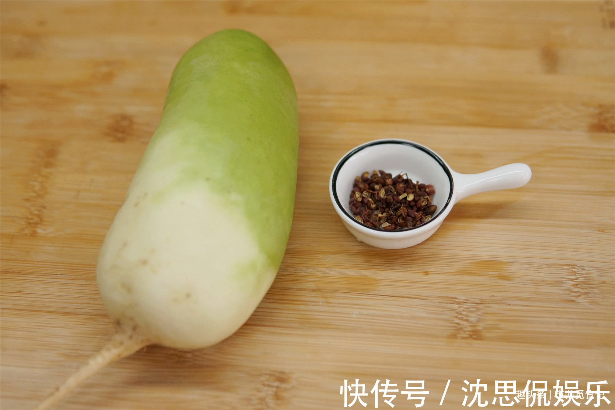 农家奶奶腌萝卜的好方法,12个小时就能吃,香辣可口,嘎嘣脆