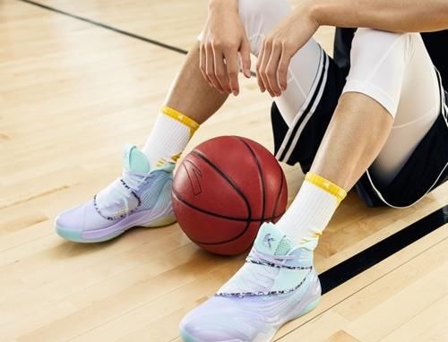 安踏kt6 全新安踏KT6“行云流水”配色正式发售!安踏的配色设计能力让人感到惊讶