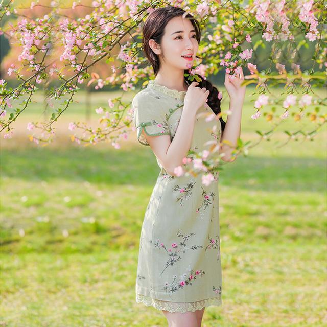 旗袍|都是中国风旗袍的功劳,让姑娘们可以看见自己珠圆玉润的一面