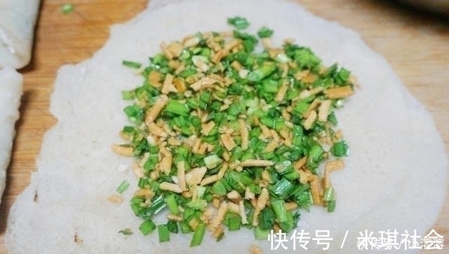 韭菜和它是绝配,不出汤,味更鲜,比韭菜鸡蛋的好吃,还不用活面