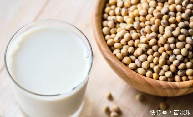 若女人想保持年轻，经常吃4种食物，滋润肌肤，变成“冻龄女神”