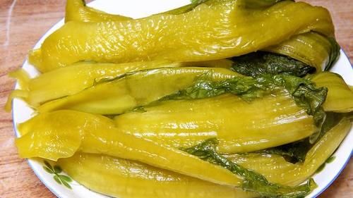 泡酸菜别只加盐，30年老方法告诉你，又酸又脆，放一年不会坏